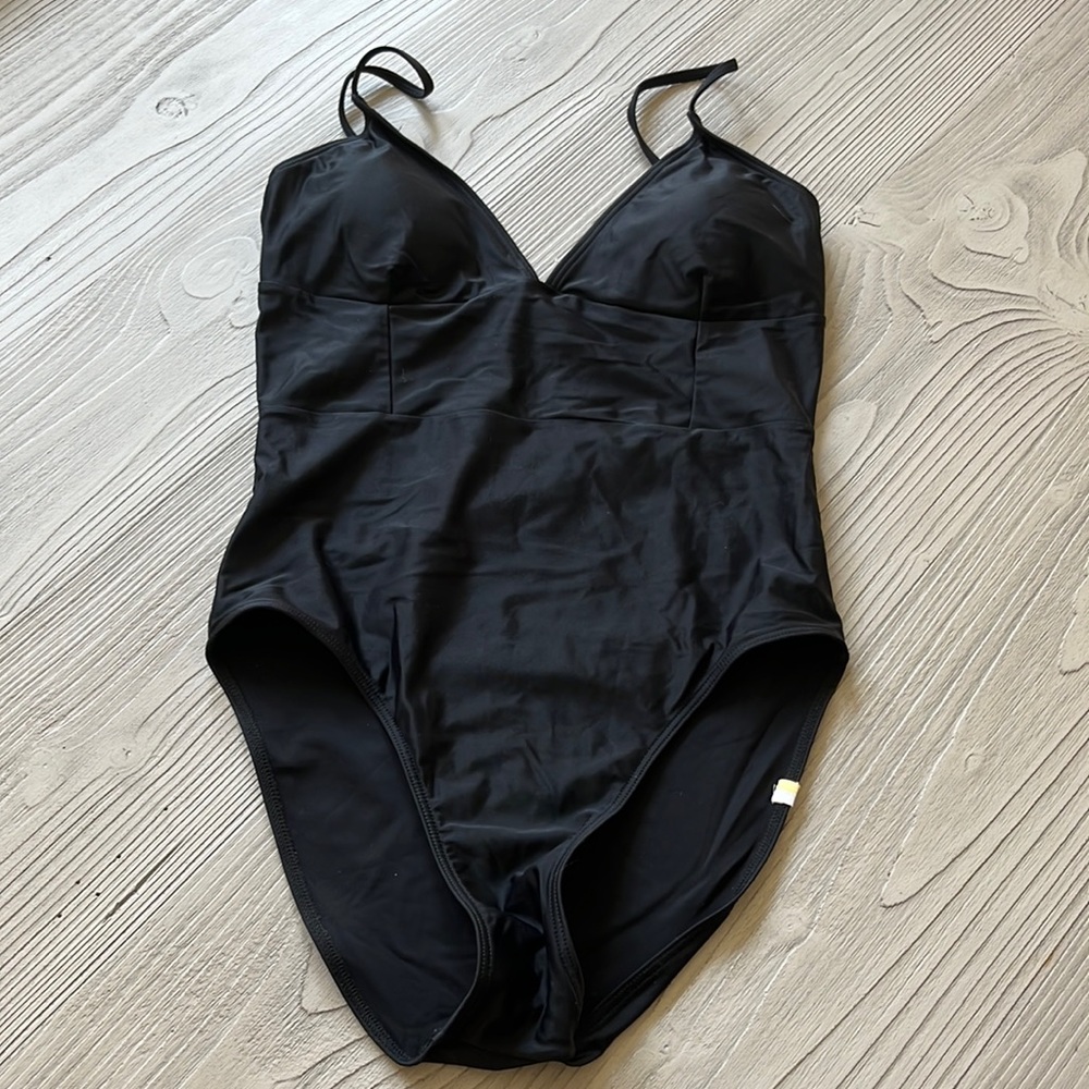 Summersalt One-Piece Swimsuit (Black, Size 6)